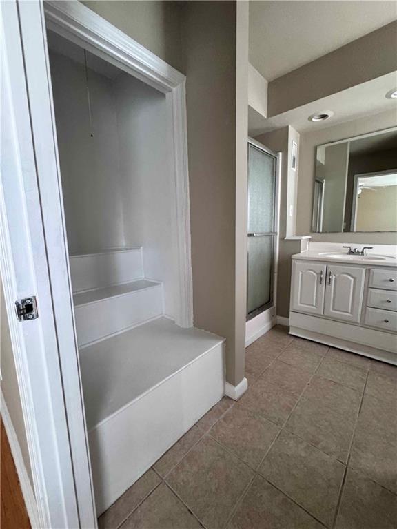 3091 Colonial Way, Unit 3 Atlanta, GA 30341 - Photo 32 of 34 a view of bathroom with bathtub and shower