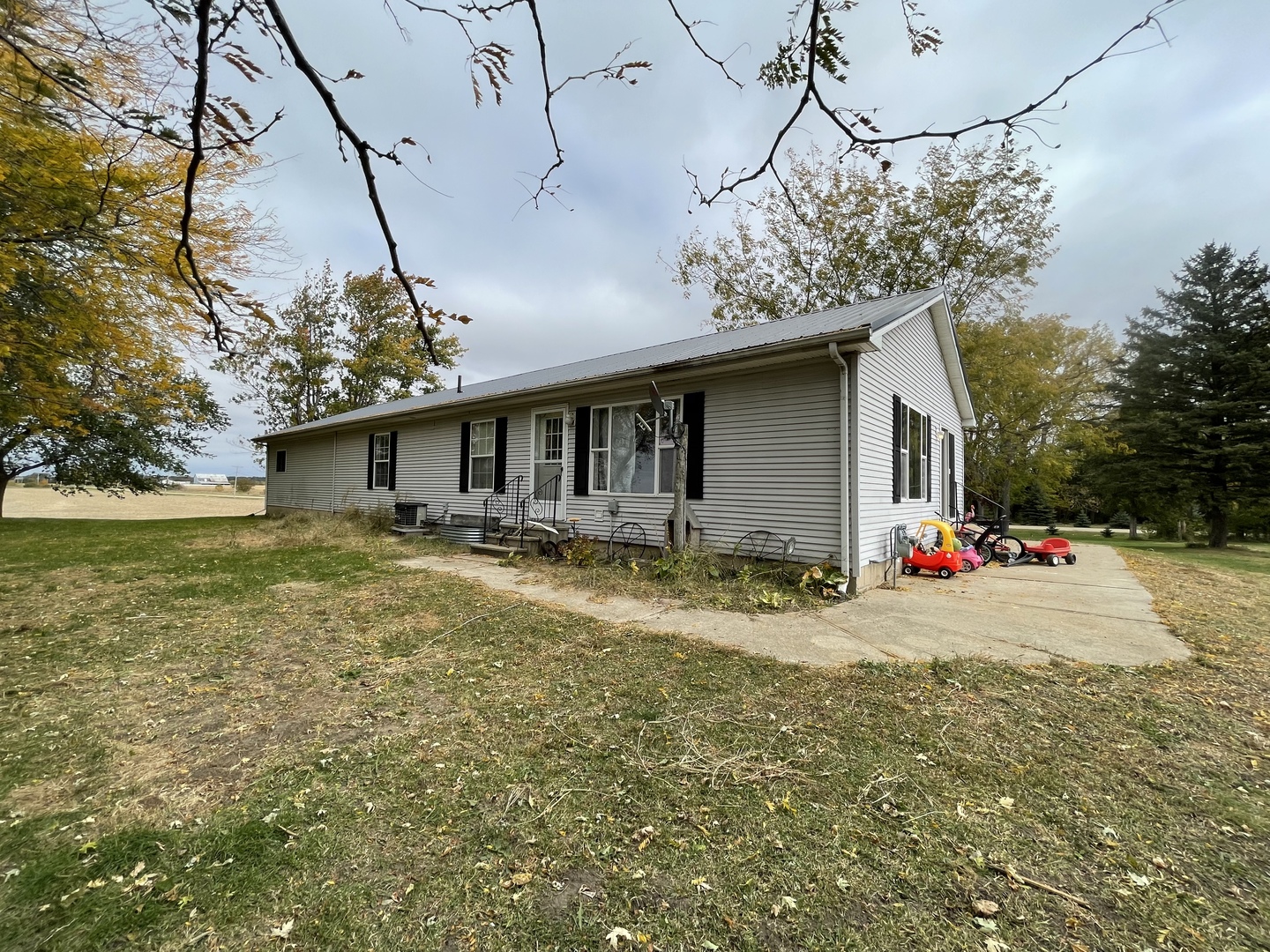799 Searls Road Amboy, IL 61310 - Photo 7 of 23 a front view of house with yard and trees around