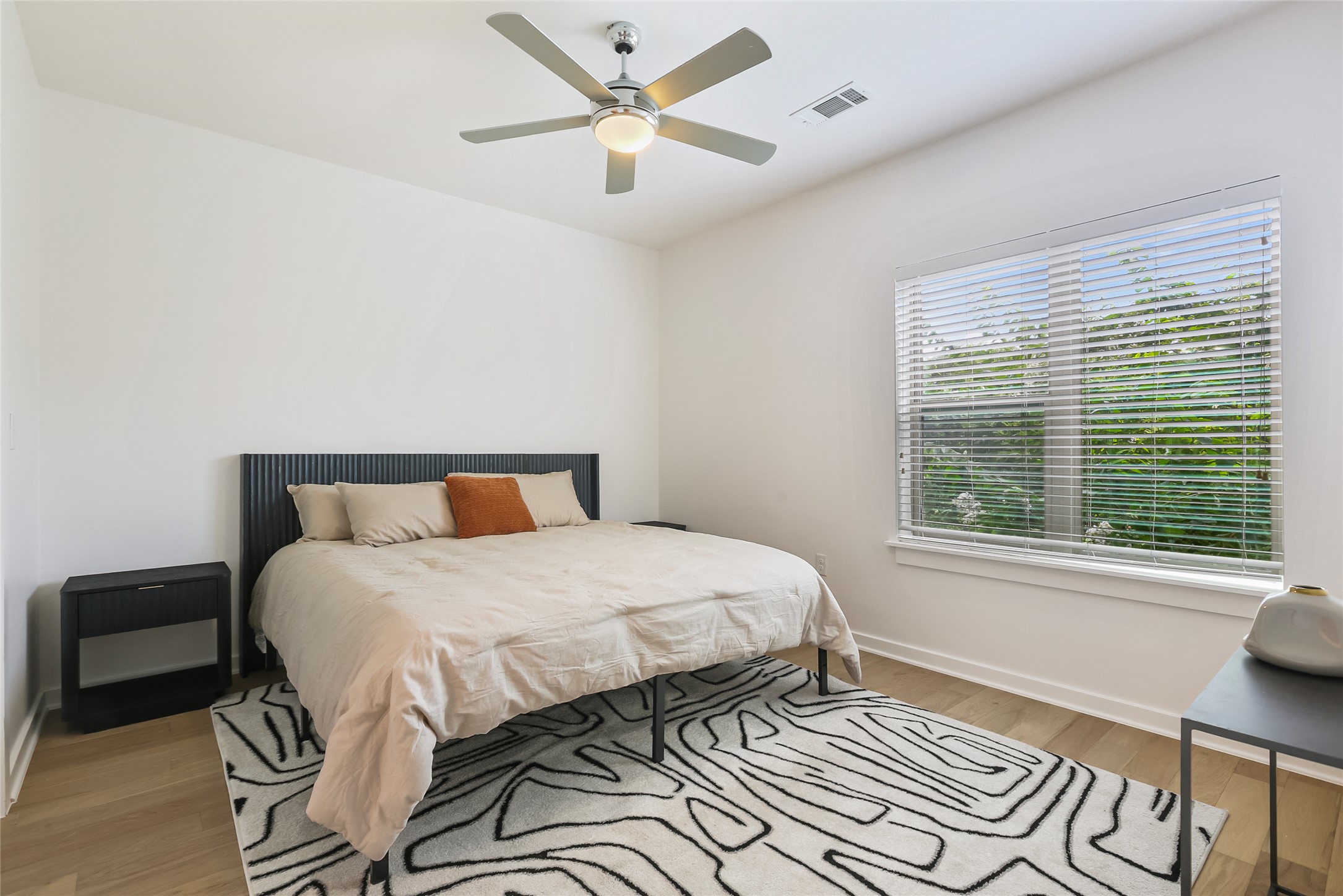 2505 Thornton Road, Unit 3201 Austin, TX 78704 - Photo 7 of 24 Primary bedroom