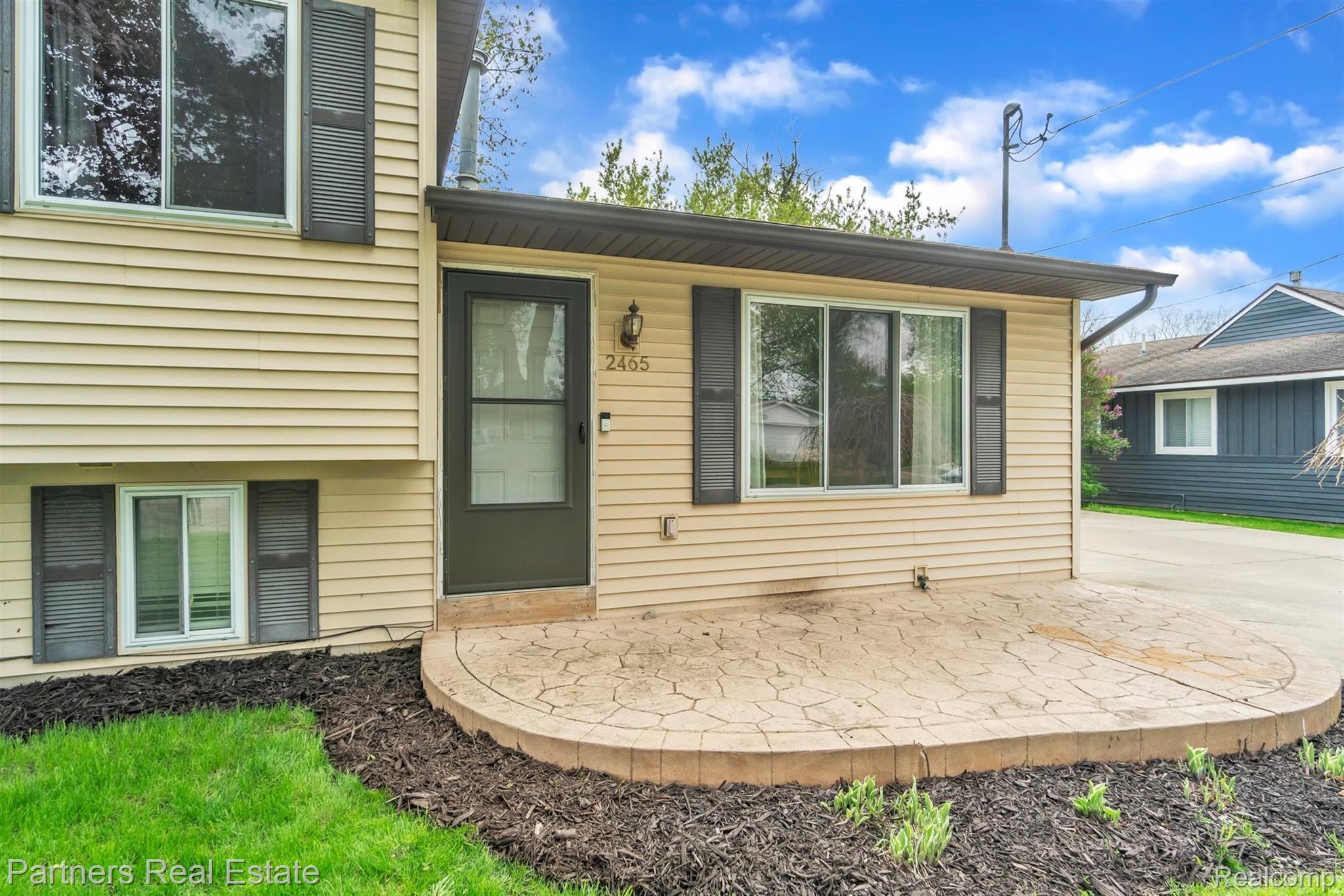 2465 Ruth Drive Fenton, MI 48430 - Photo 9 of 44 05-2465 Ruth Dr-WindowStill-Real-Estate-Photography-5.jpg