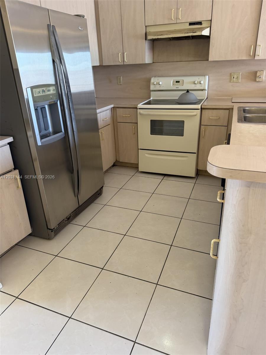 13752 Southwest 156th Street Miami, FL 33177 - Photo 5 of 14 a kitchen with a stove and a refrigerator