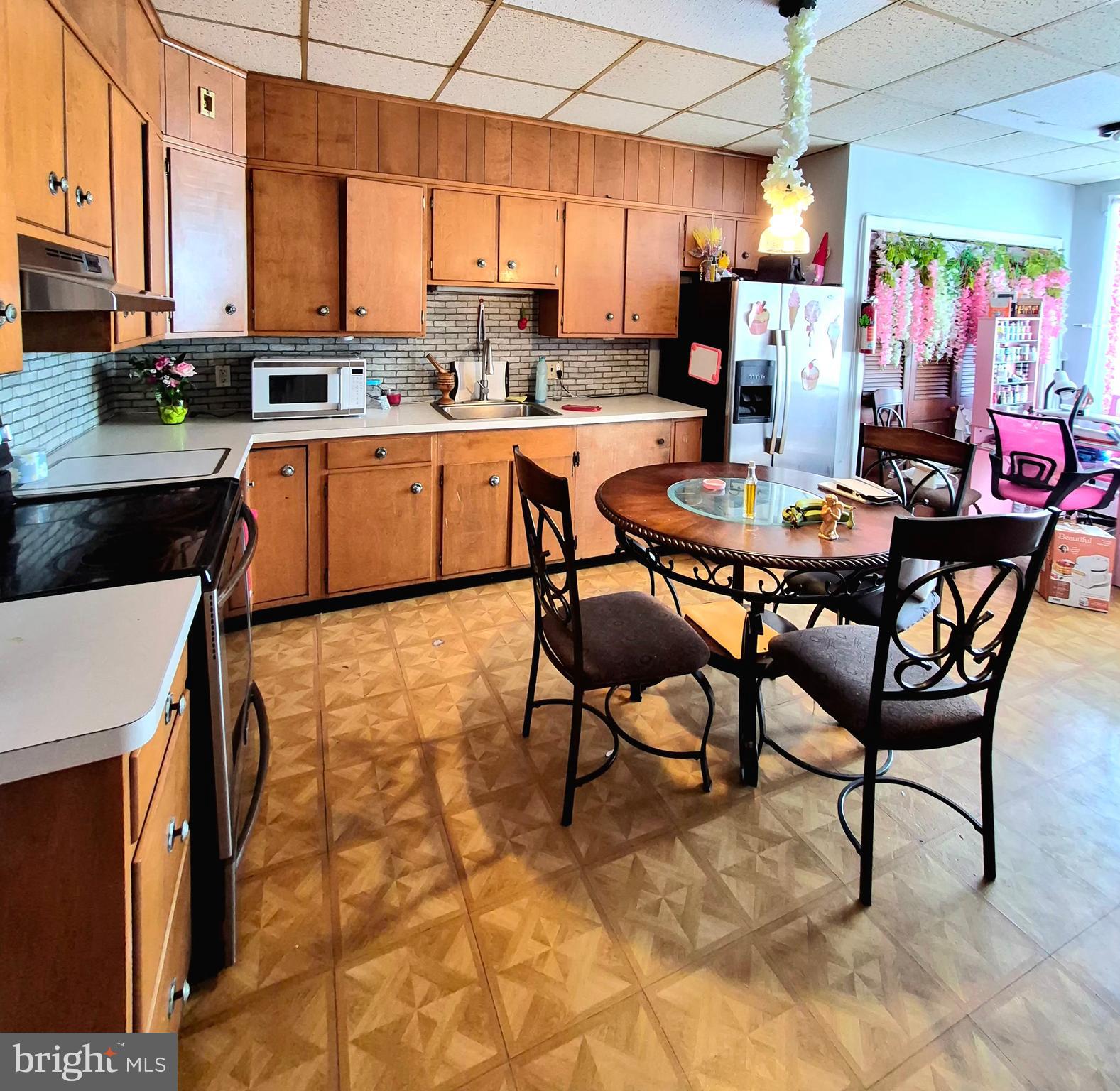 220 North 6th Street Reading, PA 19601 - Photo 22 of 30 a dining table with chairs and window