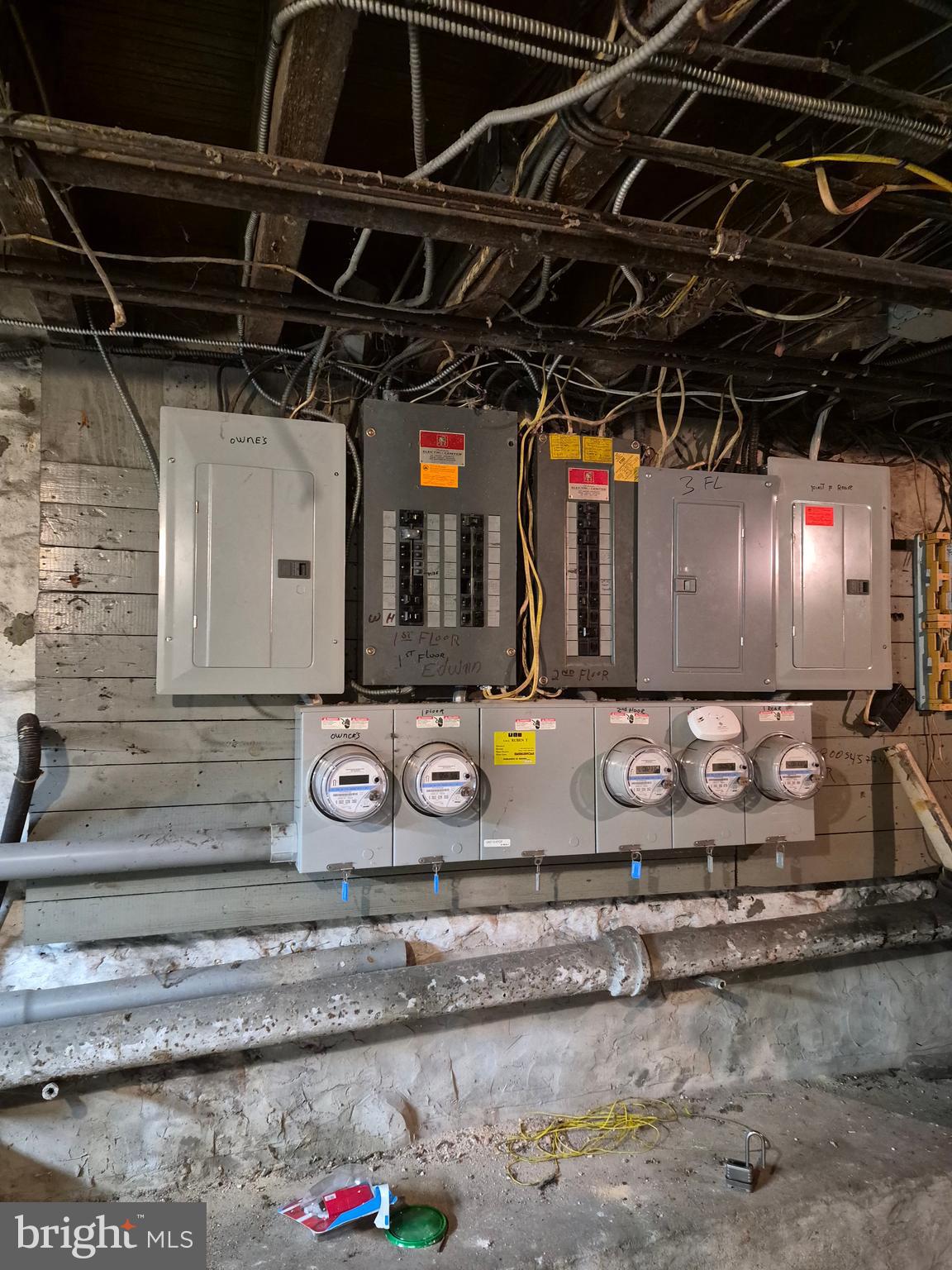 220 North 6th Street Reading, PA 19601 - Photo 29 of 30 a view of a garage of car