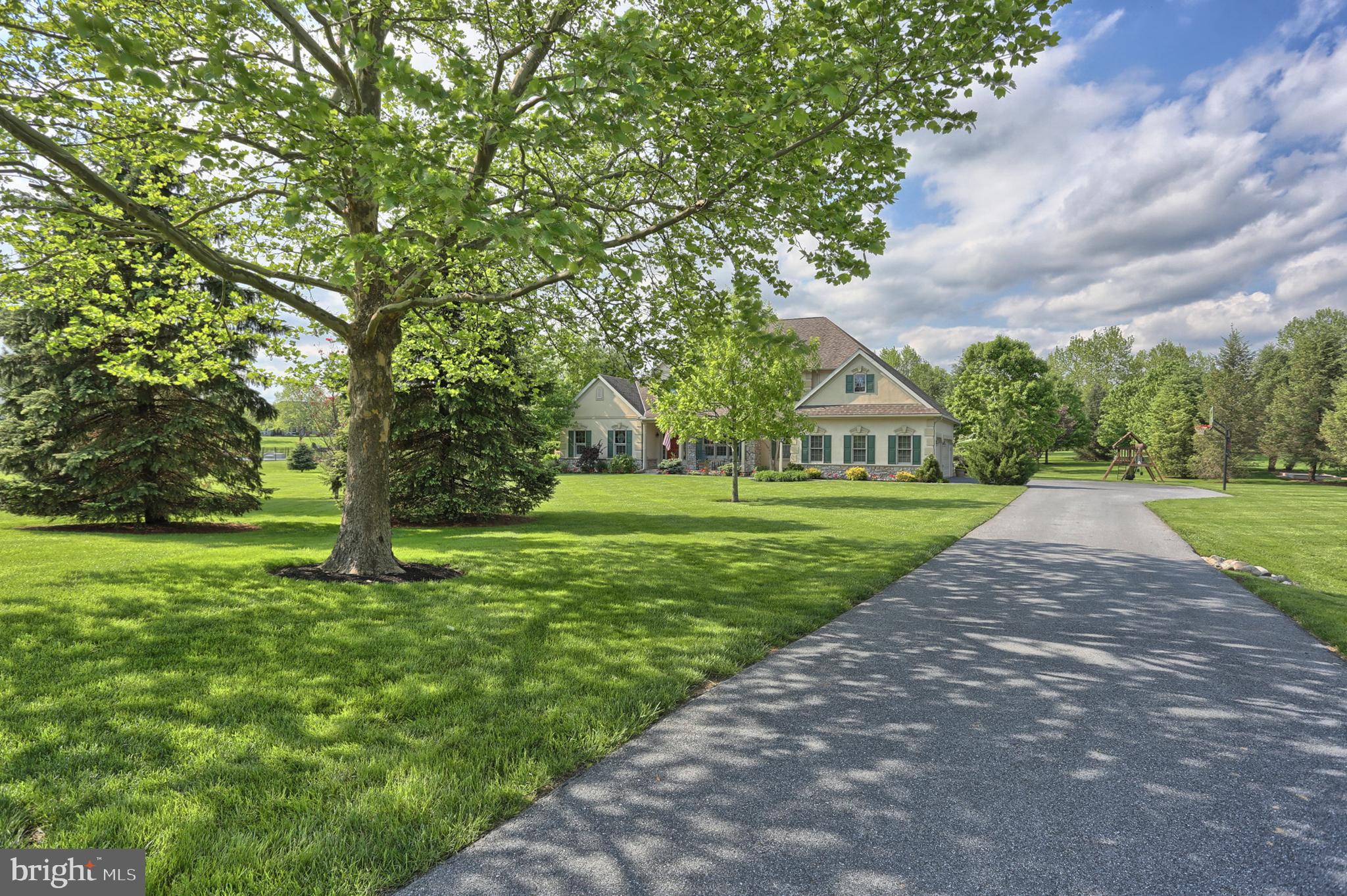 8 Whitney Way Lebanon, PA 17042 - Photo 3 of 43