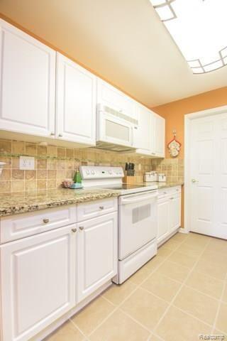 3528 Oakmonte Boulevard Rochester, MI 48306 - Photo 18 of 37