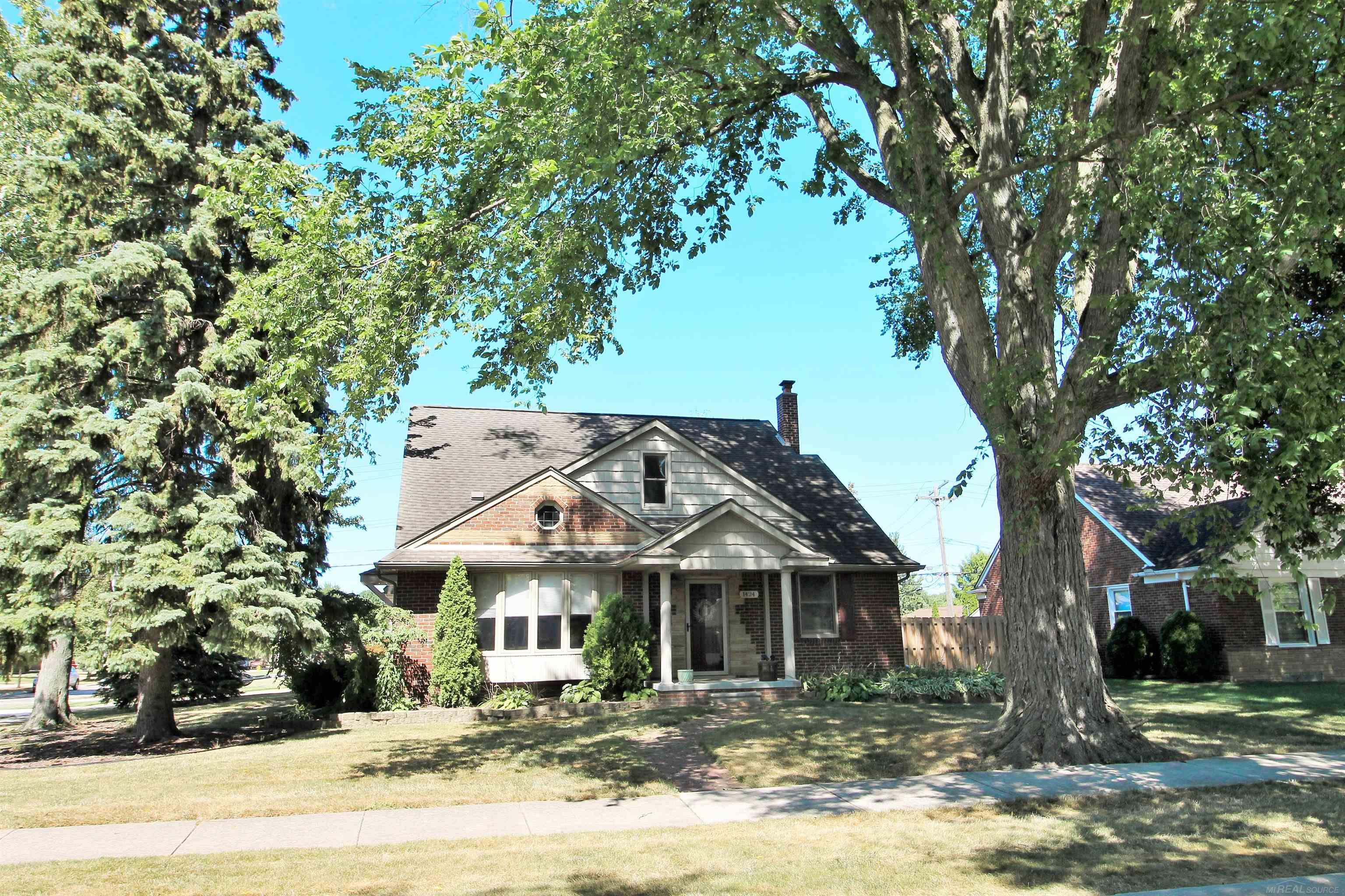 1424 Torrey Road Grosse Pointe Woods, MI 48236 - Photo 1 of 54