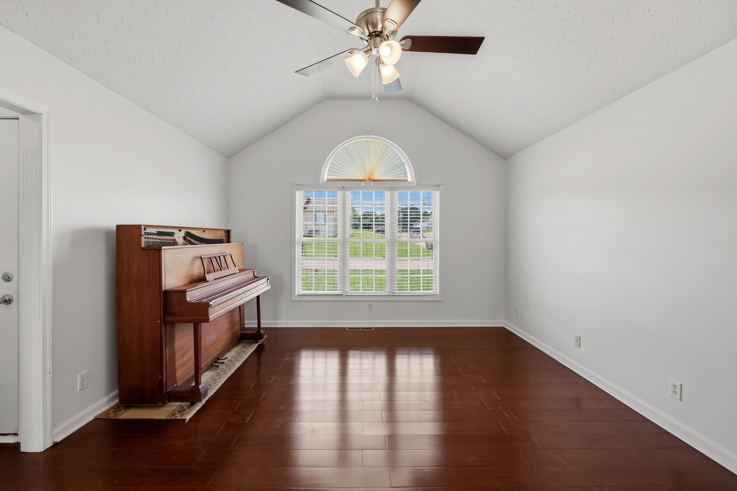 554 Jamie Ridge Drive Mount Sterling, KY 40353 - Photo 8 of 37 9_pend5665