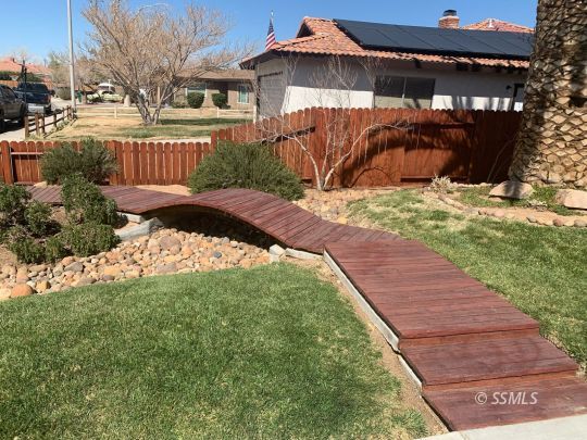 600 South Erin Street Ridgecrest, CA 93555 - Photo 3 of 39 a view of a backyard with a garden