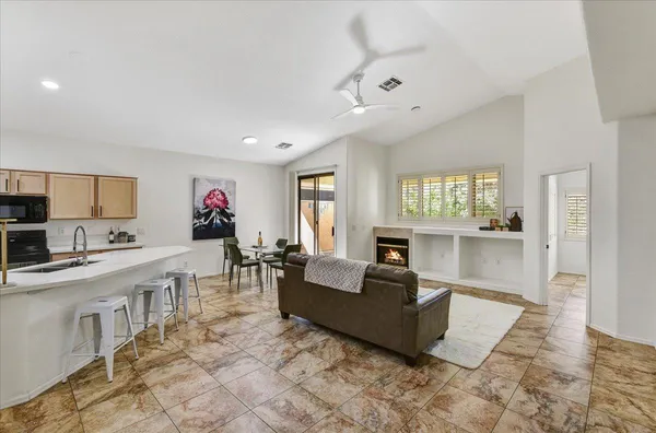 $2,195 | 3247 East Maldonado Drive, Phoenix, AZ 85042