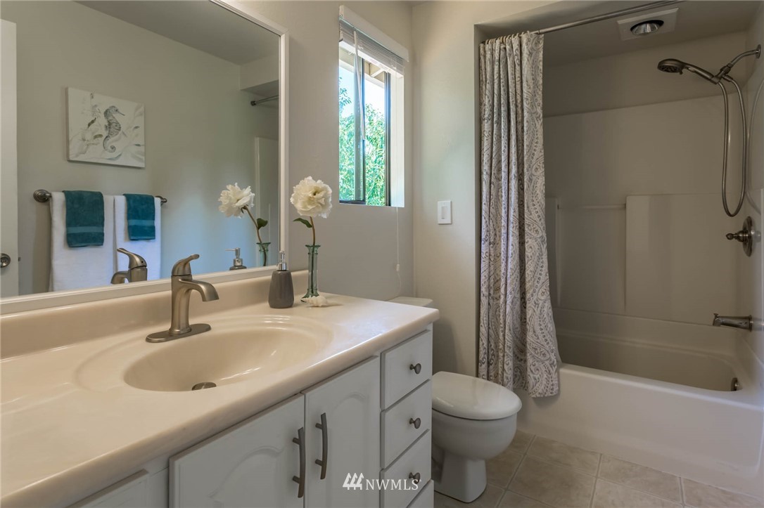 18654 110th Place Southeast Renton, WA 98055 - Photo 14 of 24