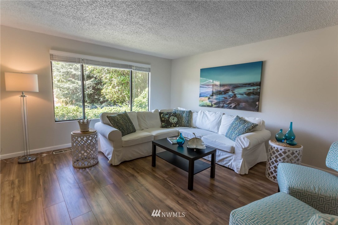 18654 110th Place Southeast Renton, WA 98055 - Photo 5 of 24