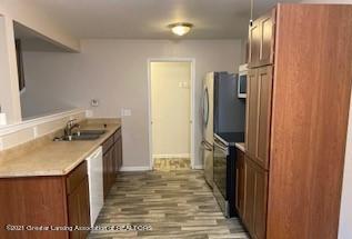 3932 Hunters Ridge Drive, Unit 4 Lansing, MI 48911 - Photo 5 of 13 KITCHEN