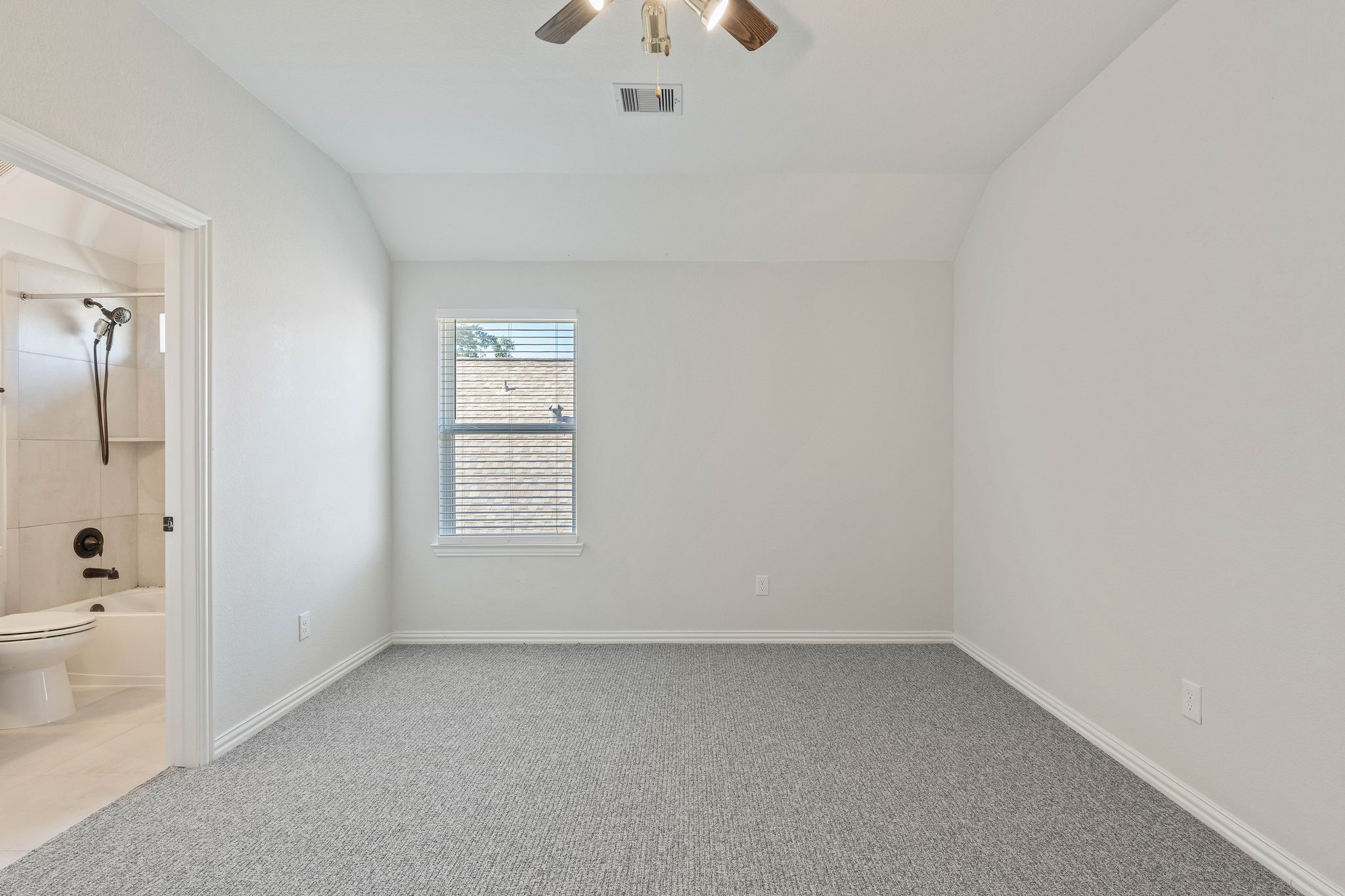 143 Scarlet Maple Way Conroe, TX 77318 - Photo 18 of 28 Secondary bedroom 1 upstairs with en suite