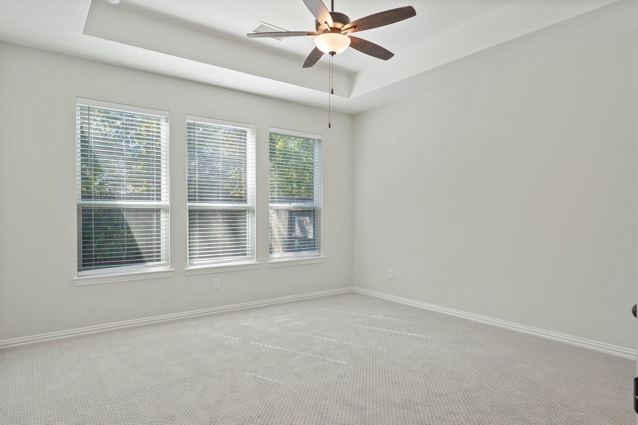 143 Scarlet Maple Way Conroe, TX 77318 - Photo 19 of 28 Secondary bedroom 2