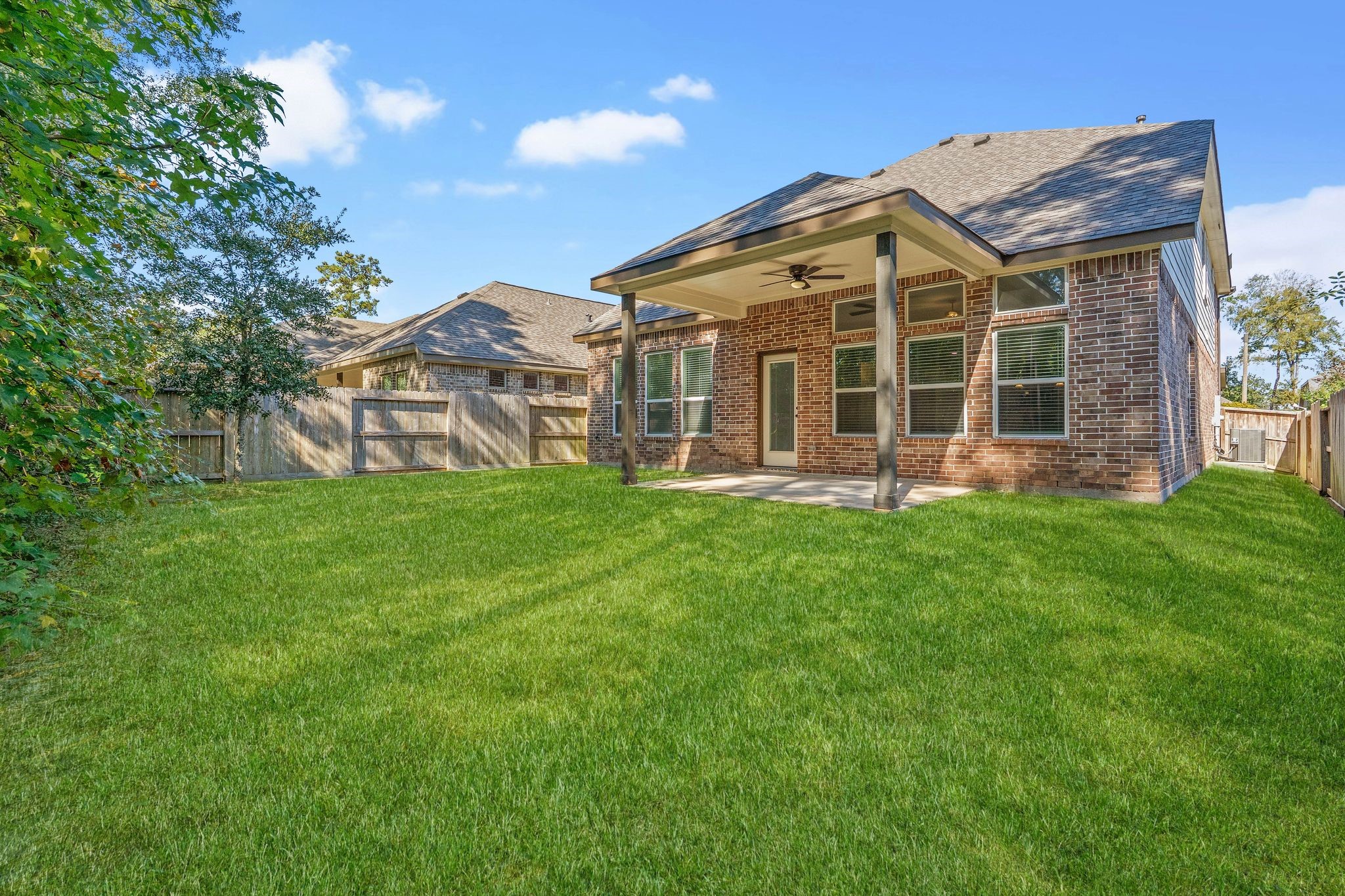 143 Scarlet Maple Way Conroe, TX 77318 - Photo 21 of 28 Beautiful backyard with covered back porch.