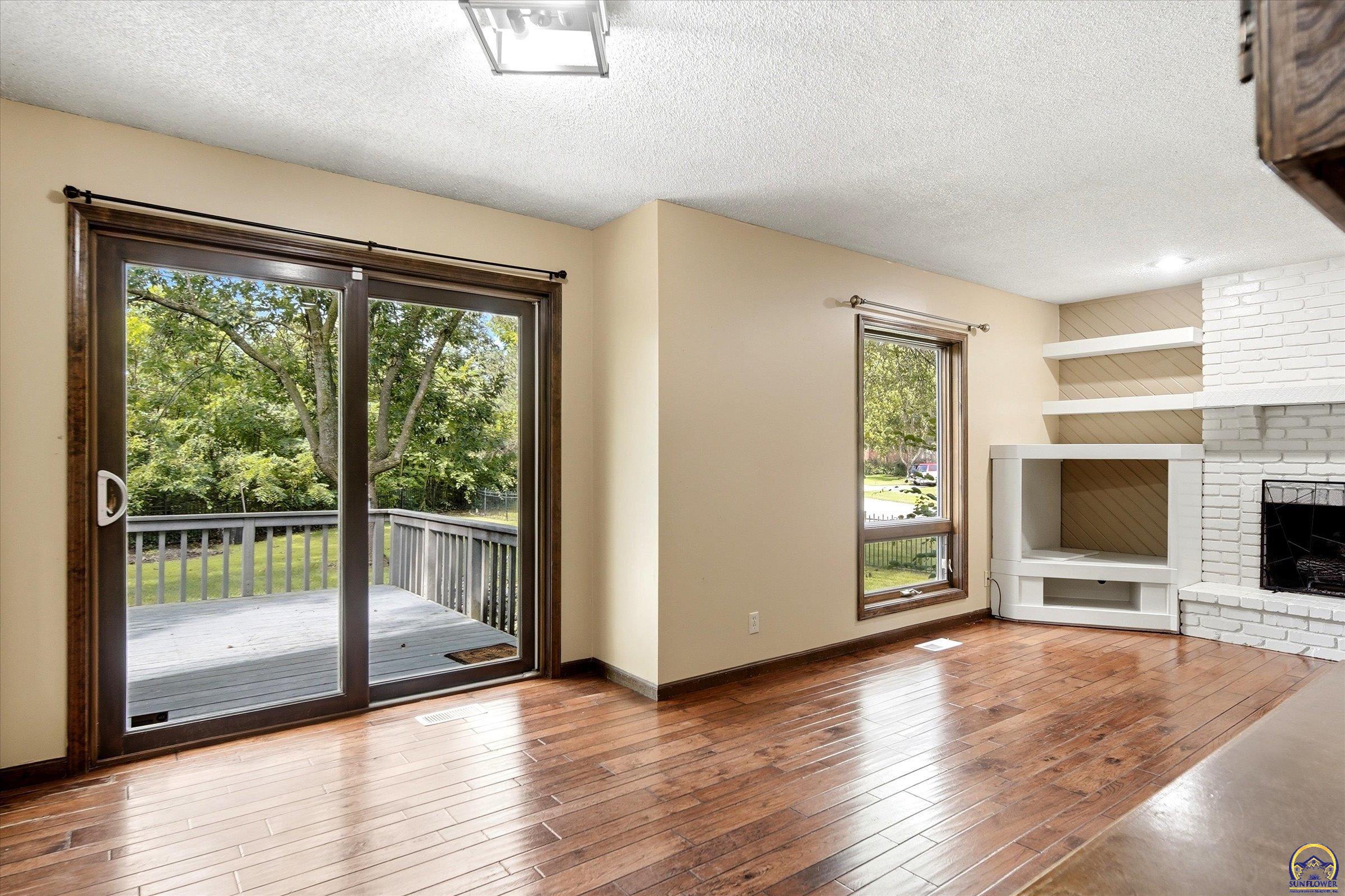 760 Southwest Prairie Court Topeka, KS 66606 - Photo 11 of 37