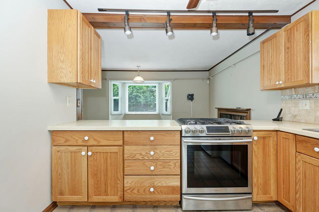 918 Farnham Road Columbus, OH 43220 - Photo 15 of 77 Kitchen