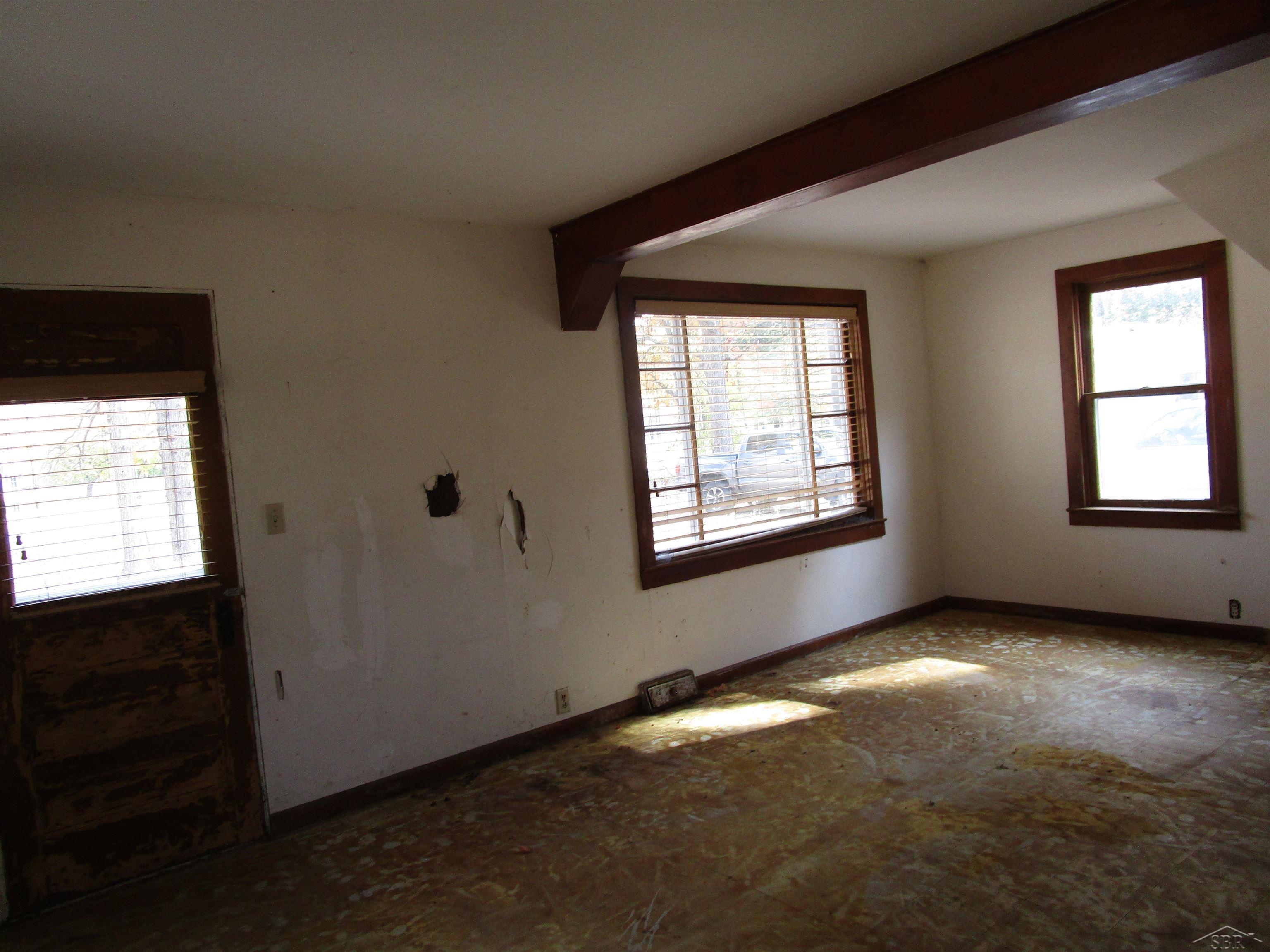 9875 Midland Road Freeland, MI 48623 - Photo 4 of 25 50094252-3.JPG
