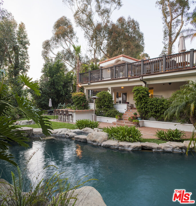 3567 Serra Road Malibu, CA 90265 - Photo 1 of 31 Gallery Image 1