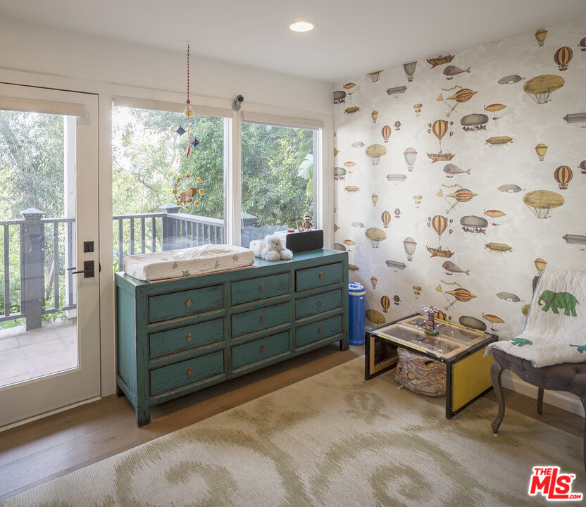 3567 Serra Road Malibu, CA 90265 - Photo 12 of 31 Gallery Image 12