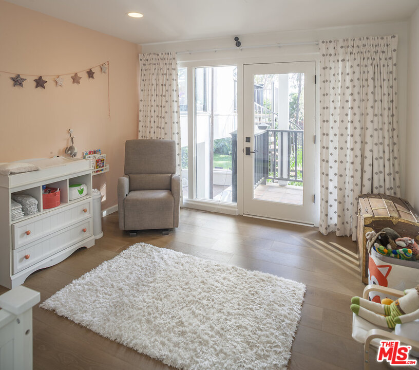 3567 Serra Road Malibu, CA 90265 - Photo 14 of 31 Gallery Image 14