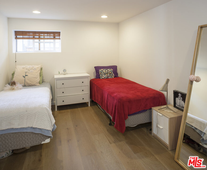 3567 Serra Road Malibu, CA 90265 - Photo 15 of 31 Gallery Image 15