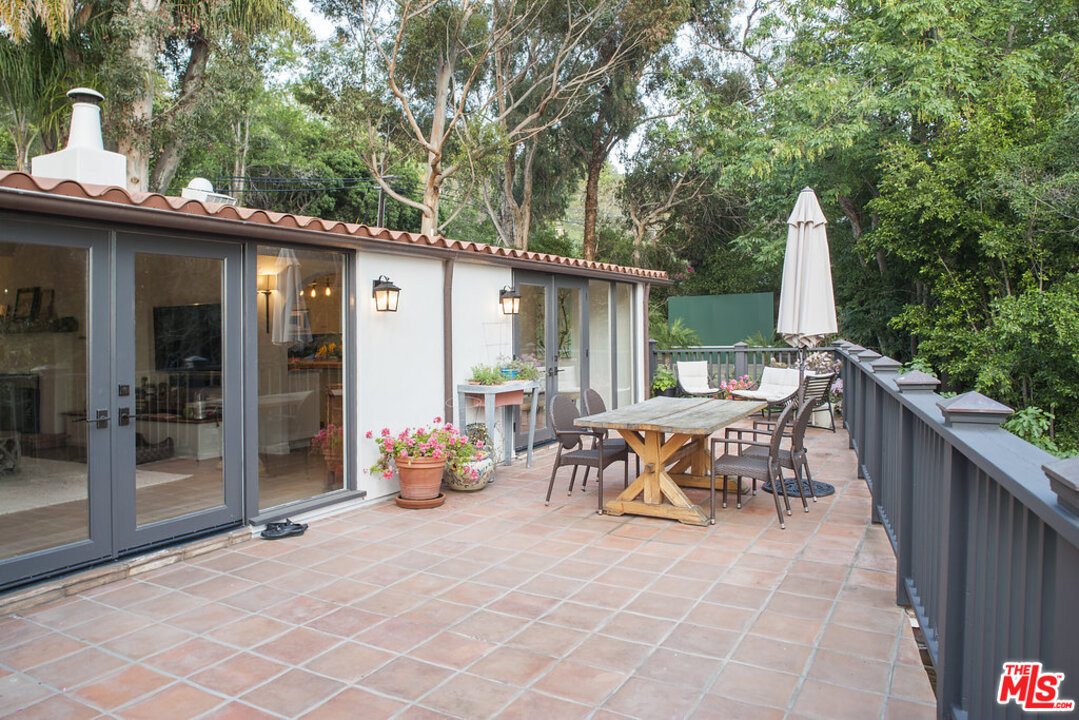 3567 Serra Road Malibu, CA 90265 - Photo 20 of 31 Gallery Image 20