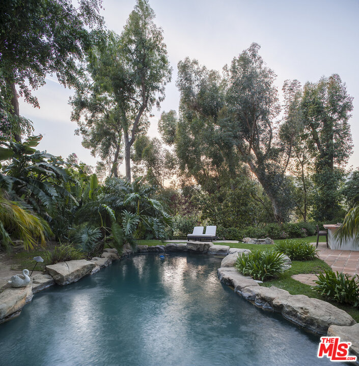 3567 Serra Road Malibu, CA 90265 - Photo 24 of 31 Gallery Image 24