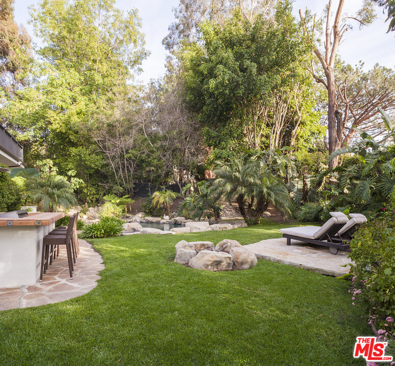 3567 Serra Road Malibu, CA 90265 - Photo 26 of 31 Gallery Image 26