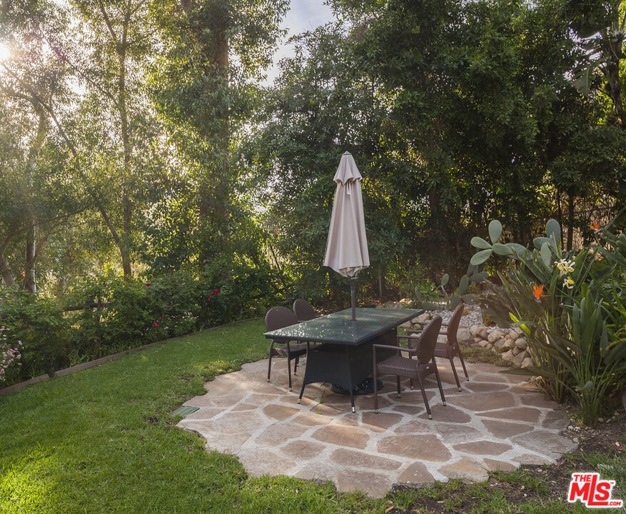 3567 Serra Road Malibu, CA 90265 - Photo 28 of 31 Gallery Image 28