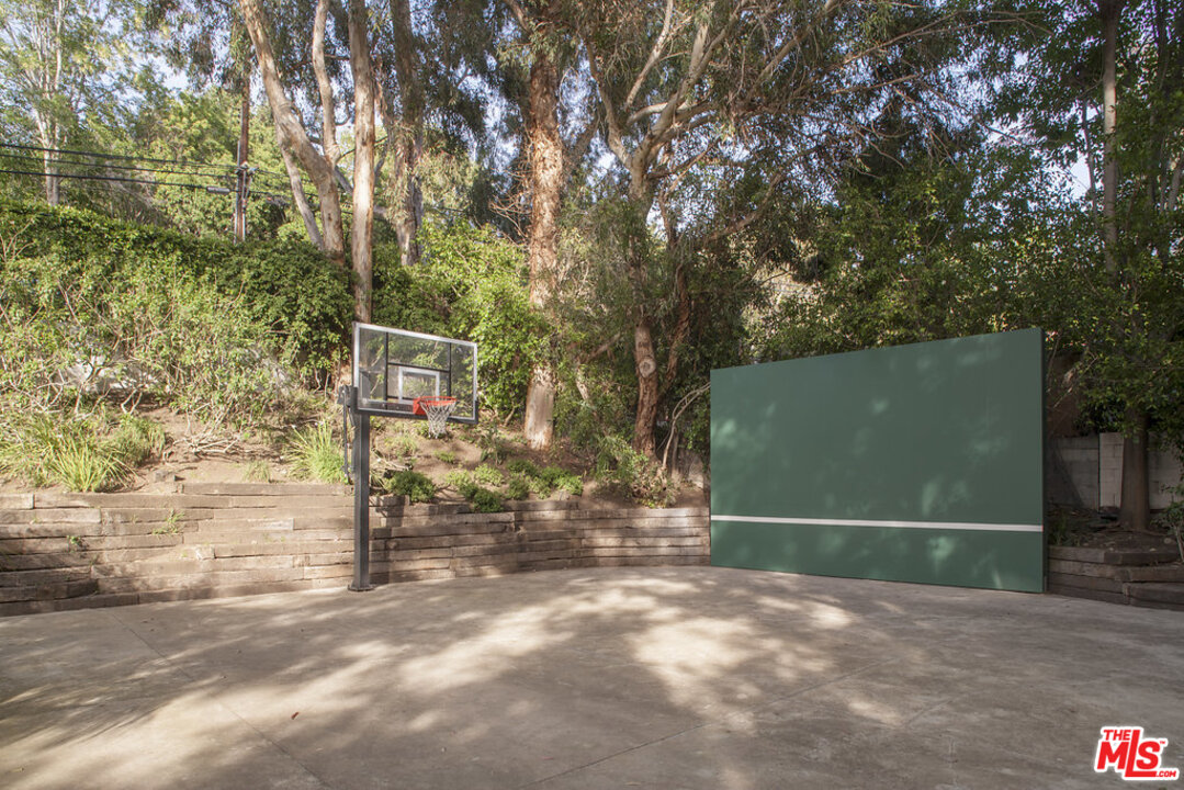 3567 Serra Road Malibu, CA 90265 - Photo 29 of 31 Gallery Image 29