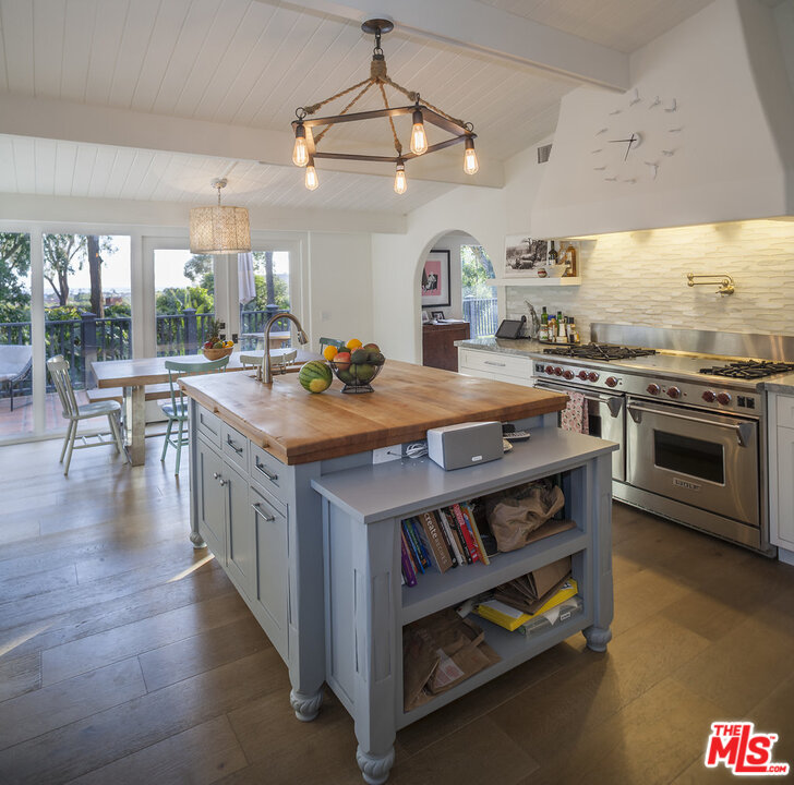 3567 Serra Road Malibu, CA 90265 - Photo 7 of 31 Gallery Image 7