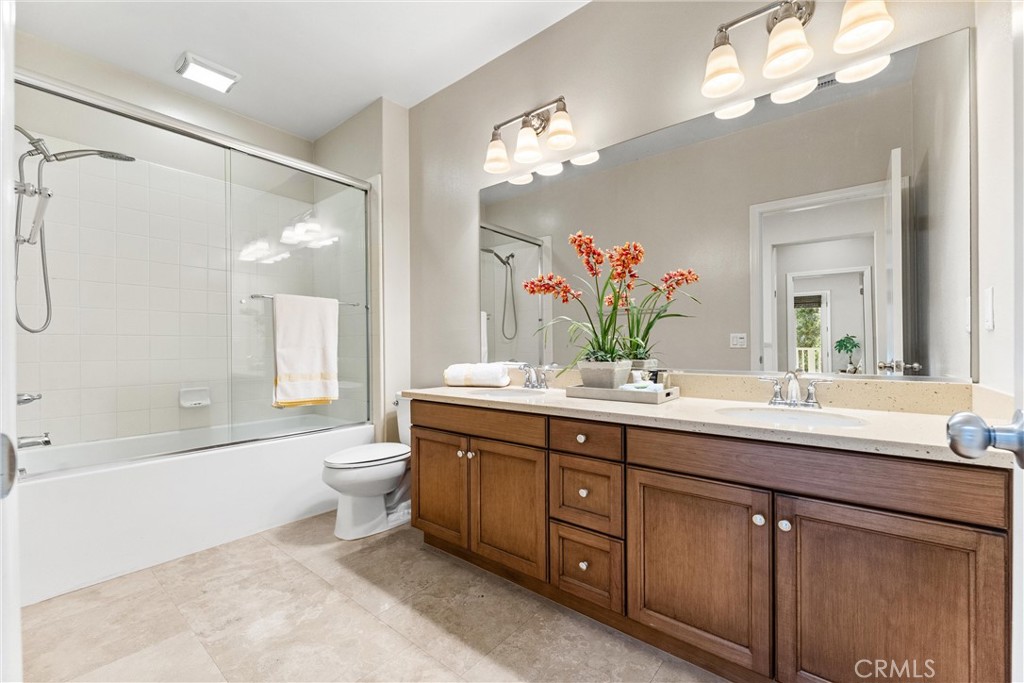 37 Peony Irvine, CA 92618 - Photo 31 of 56 Hall bath upstairs.