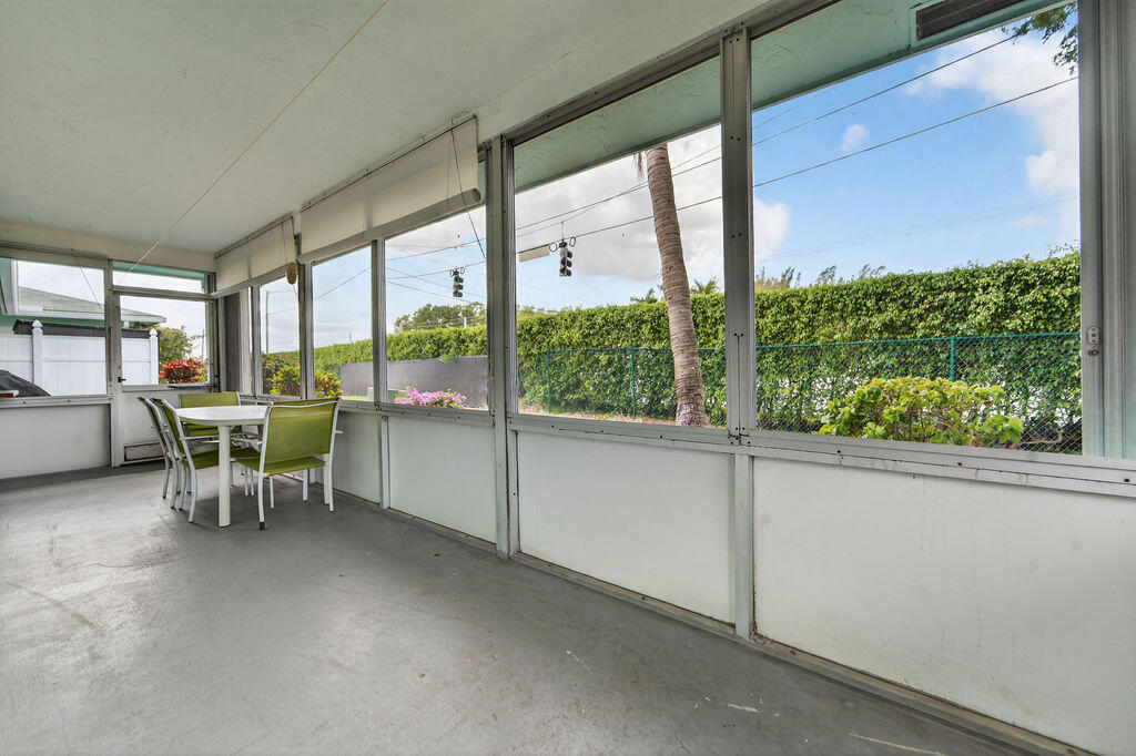 622 Hummingbird Lane Delray Beach, FL 33445 - Photo 19 of 36 Back porch