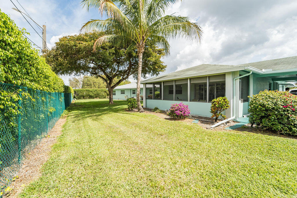 622 Hummingbird Lane Delray Beach, FL 33445 - Photo 21 of 36 Back Yard