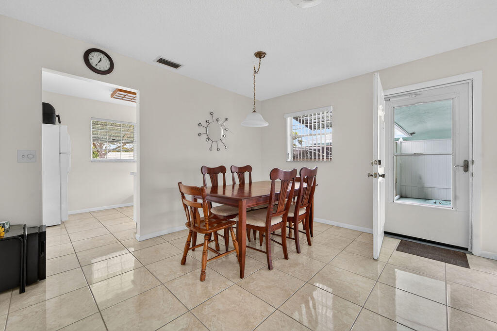 622 Hummingbird Lane Delray Beach, FL 33445 - Photo 4 of 36 Dining Area