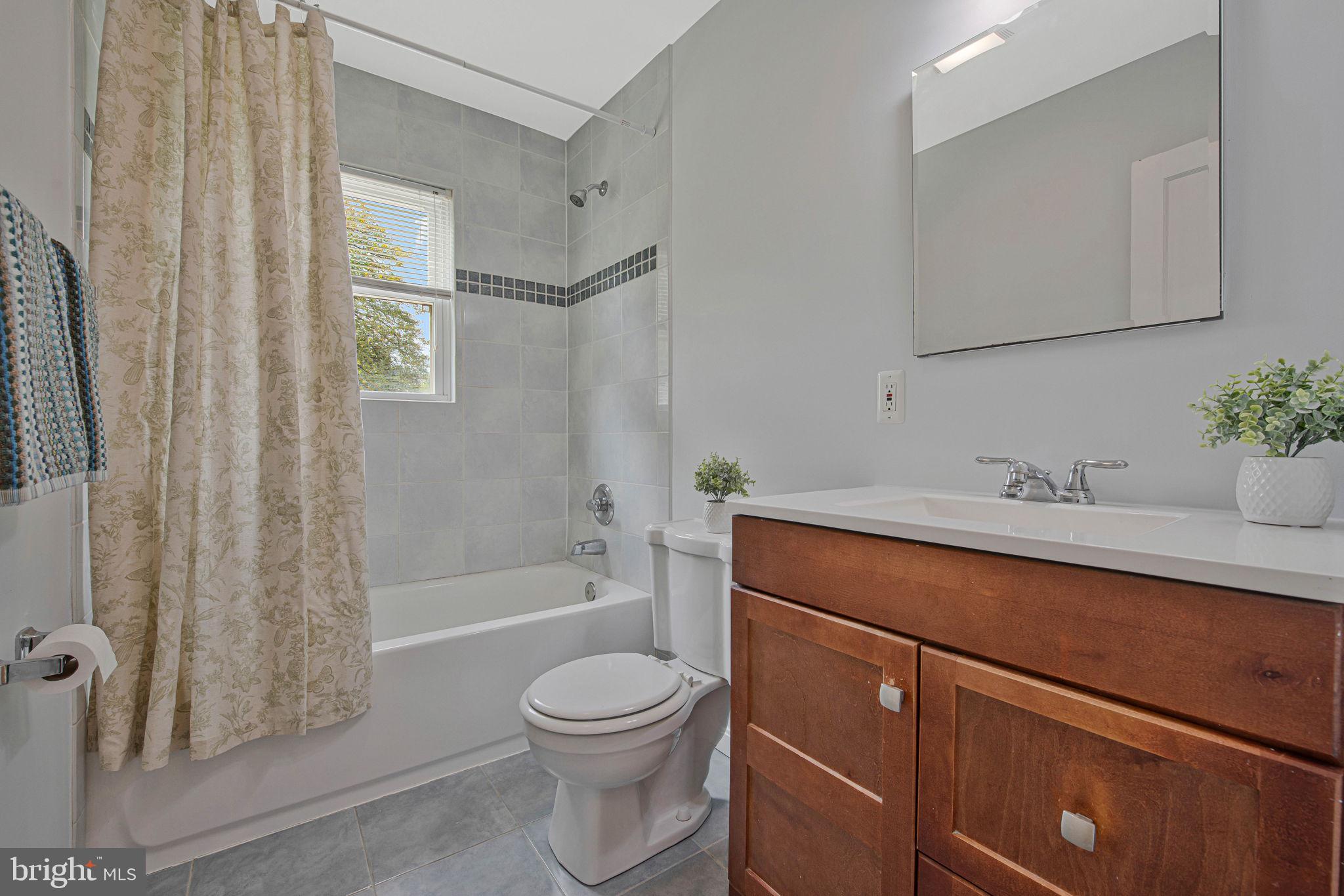 5007 Somerset Road Riverdale, MD 20737 - Photo 20 of 32 Full bath