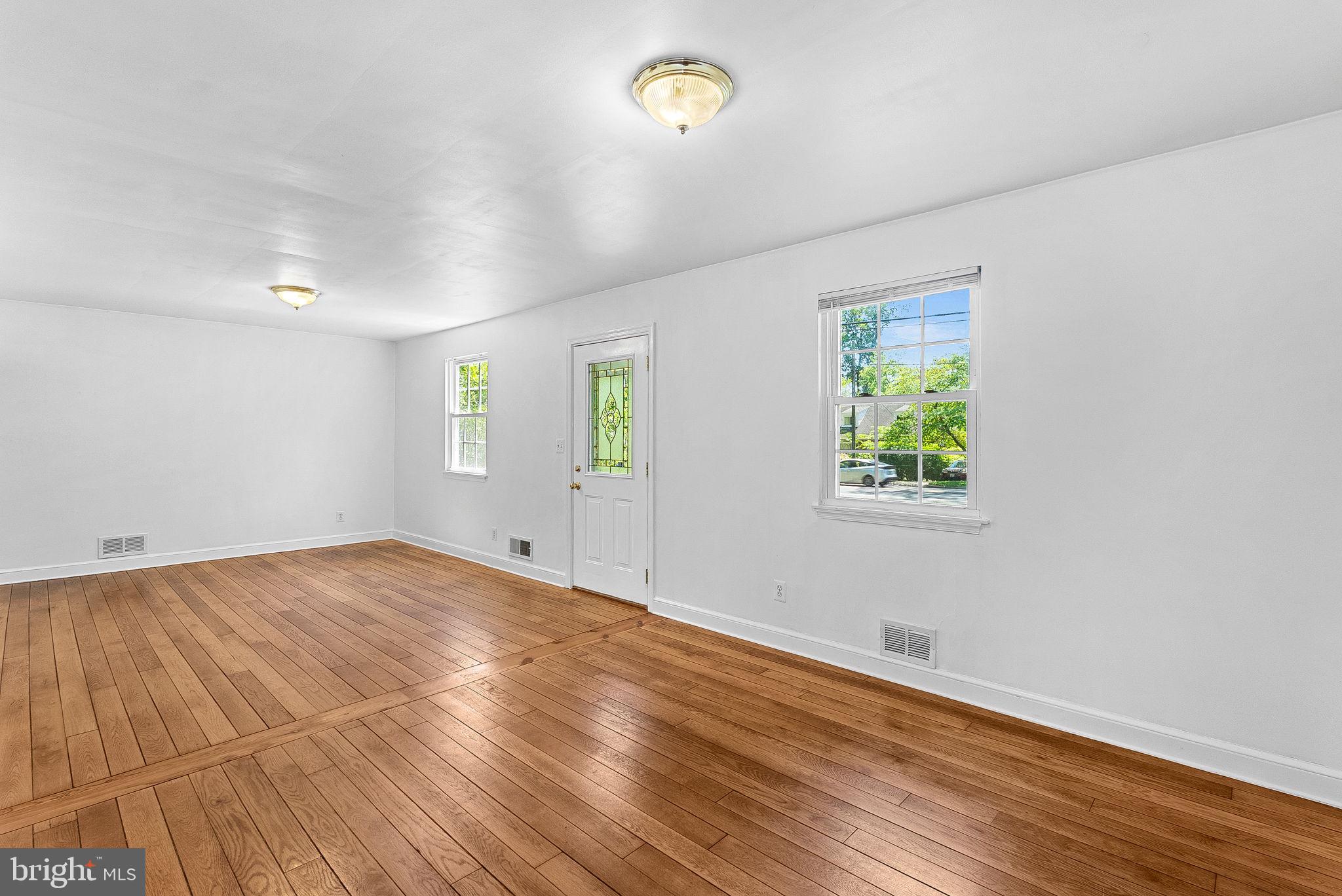 3103 Plyers Mill Road Kensington, MD 20895 - Photo 4 of 32 an empty room with a window