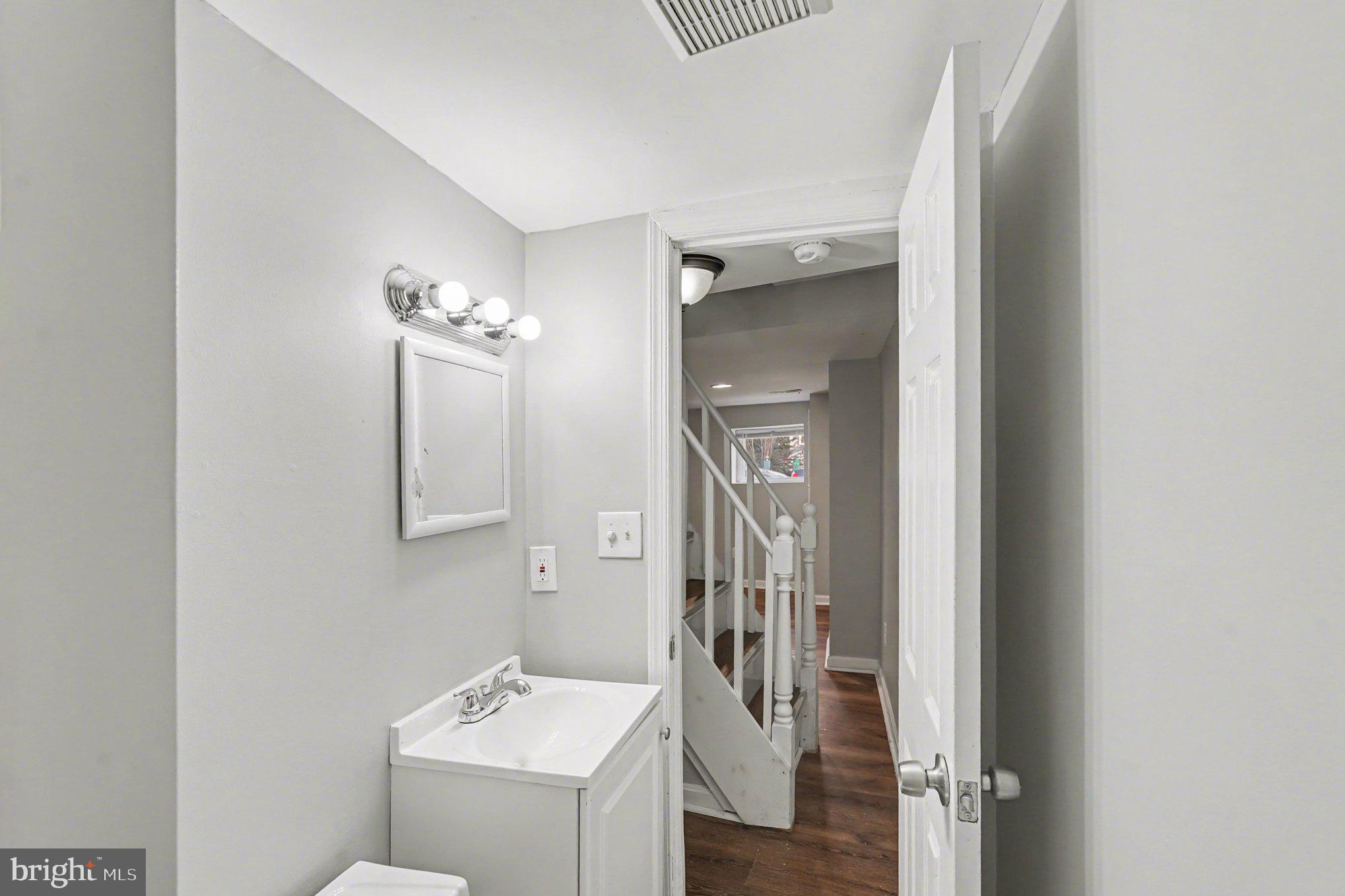 613 Harvey Street Baltimore, MD 21230 - Photo 20 of 33 Bright and inviting entryway space.