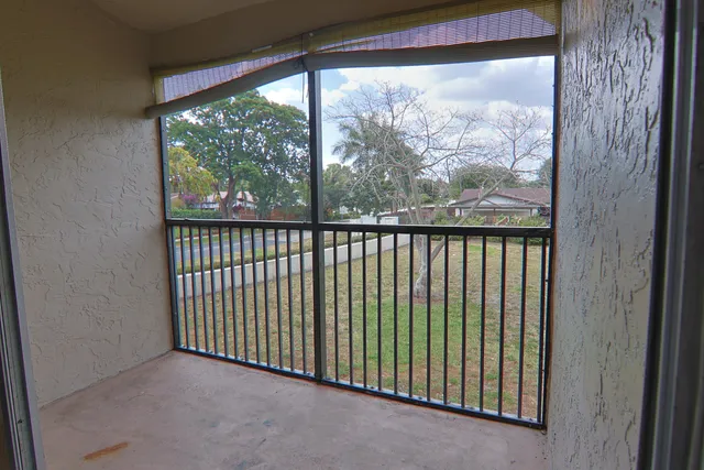 $1,900 | 719 Gardens Drive, Unit 202, Pompano Beach, FL 33069