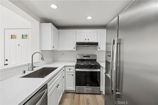 $524,900 | 24125 Del Monte Dr., Unit 156, Valencia, CA 91355