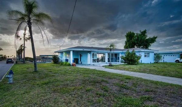 $625,000 | 210 21st Street Northeast, Bradenton, FL 34208