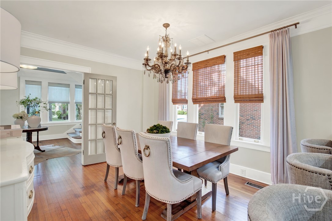 208 East 48th Street Savannah, GA 31405 - Photo 13 of 50 All shades in the home are custom made.