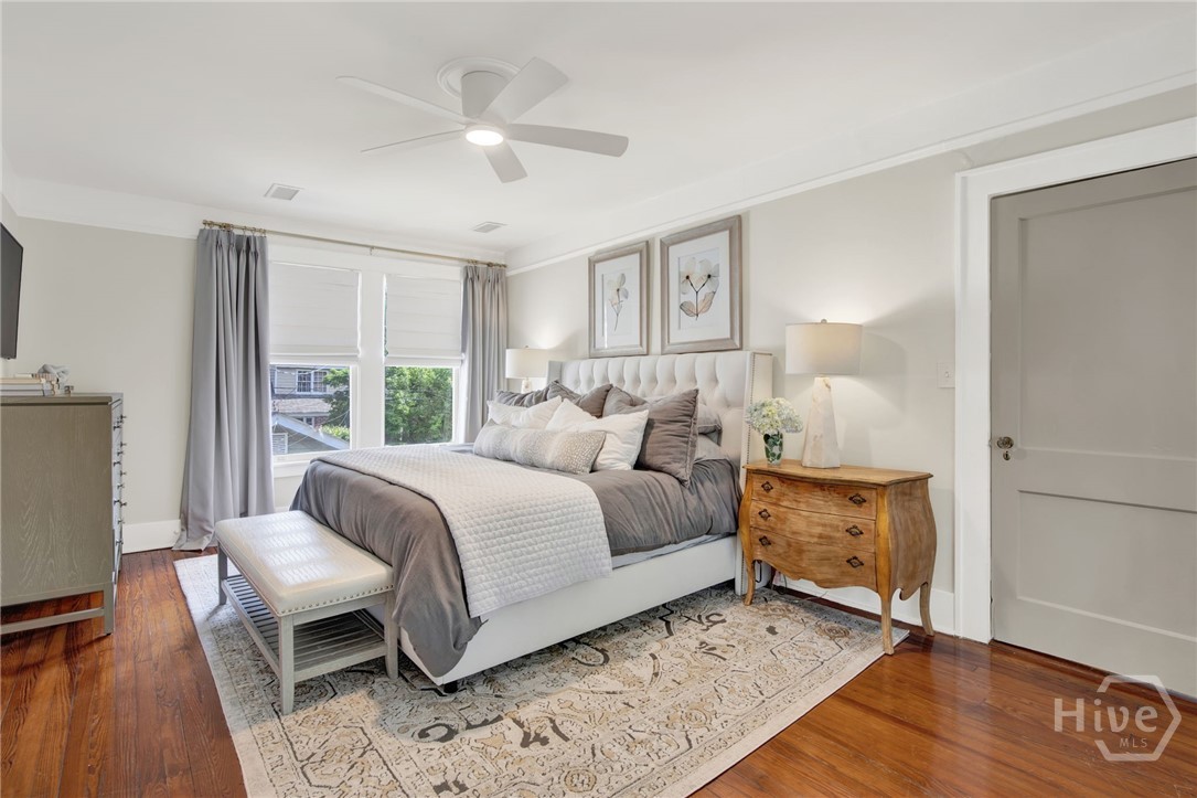 208 East 48th Street Savannah, GA 31405 - Photo 24 of 50 First bedroom on the second floor with huge walk in closet.