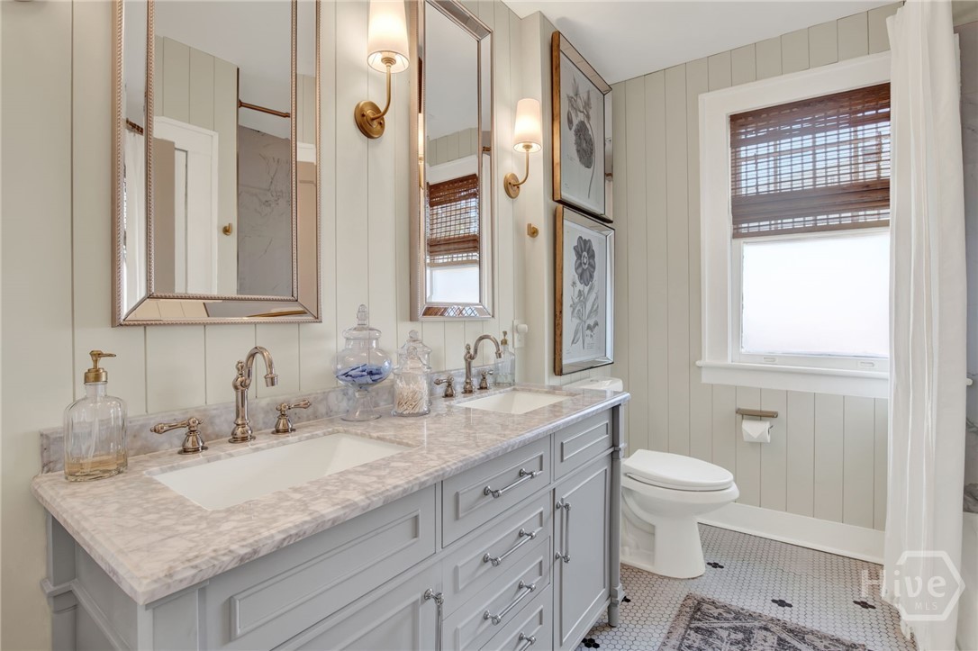 208 East 48th Street Savannah, GA 31405 - Photo 28 of 50 Second floor full bath. Completely renovated. Ship lap walls and tile floors.