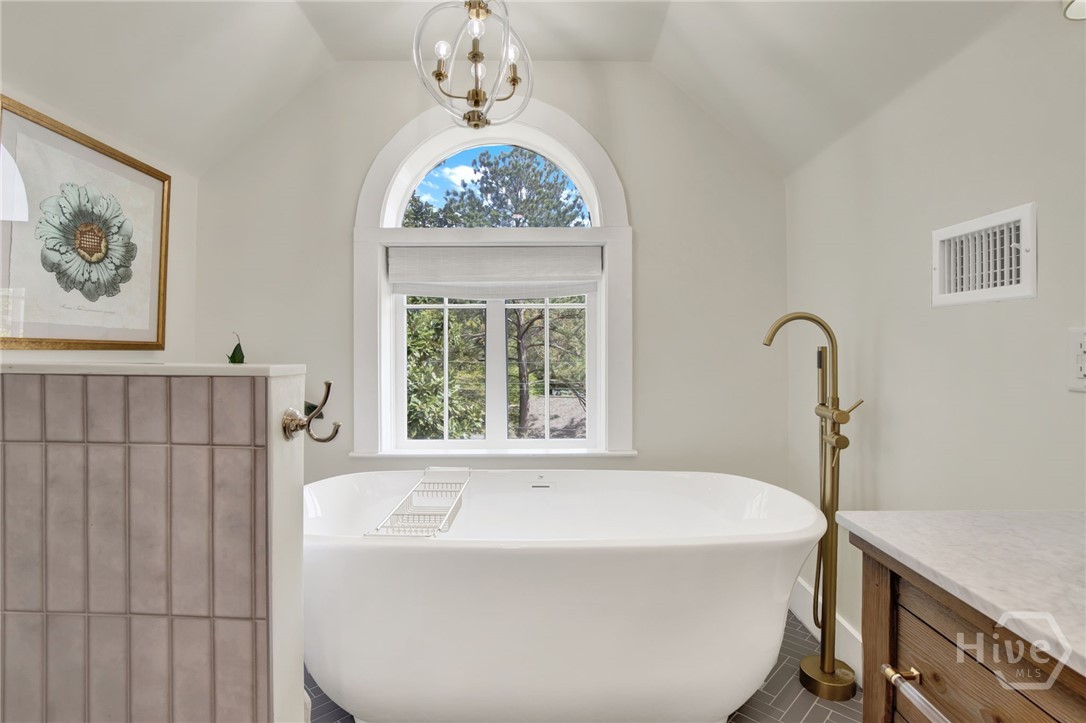 208 East 48th Street Savannah, GA 31405 - Photo 41 of 50 Free standing tub.