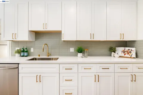 $749,000 | 6558 Lucas Avenue, Unit 202, Oakland, CA 94611