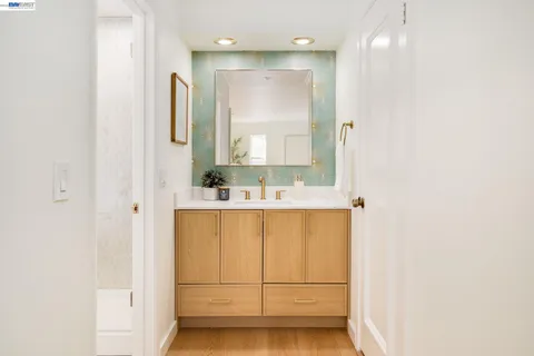 $749,000 | 6558 Lucas Avenue, Unit 202, Oakland, CA 94611