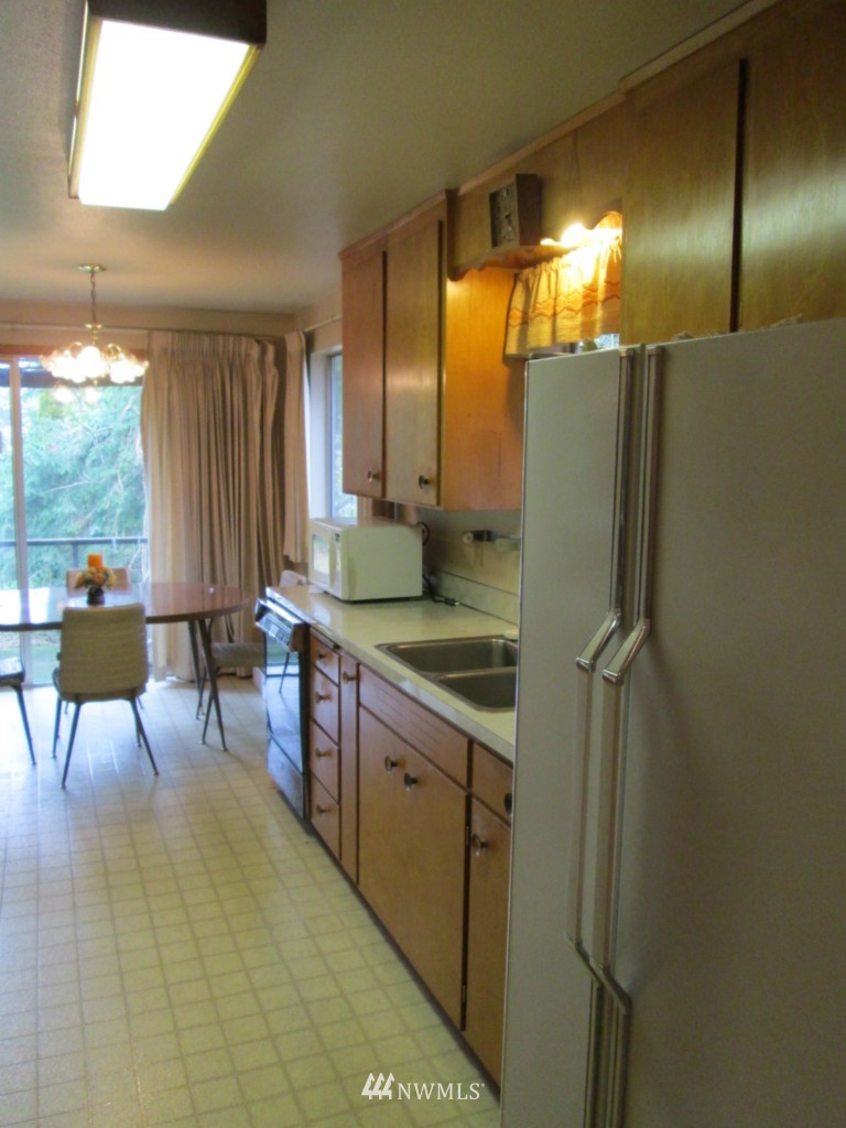 17222 Southeast Petrovitsky Road Renton, WA 98058 - Photo 7 of 14 Gallery Image 7