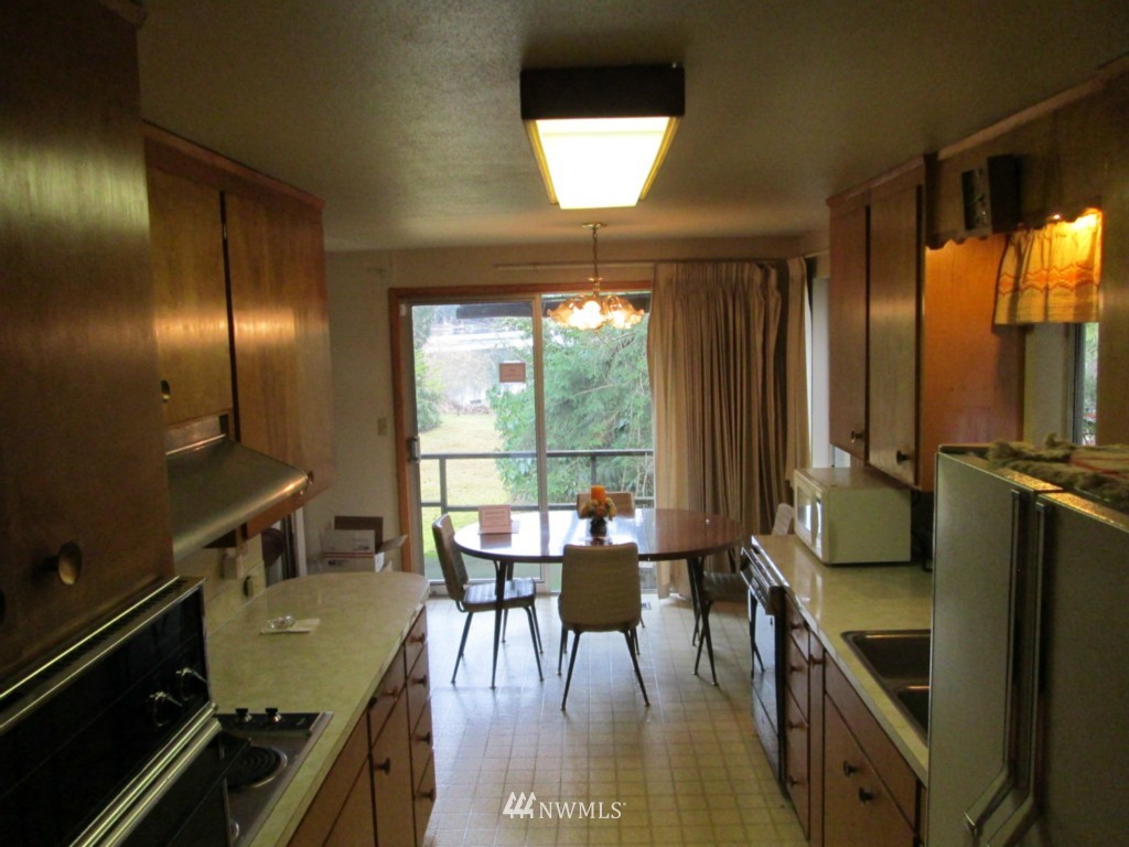 17222 Southeast Petrovitsky Road Renton, WA 98058 - Photo 8 of 14 Gallery Image 8